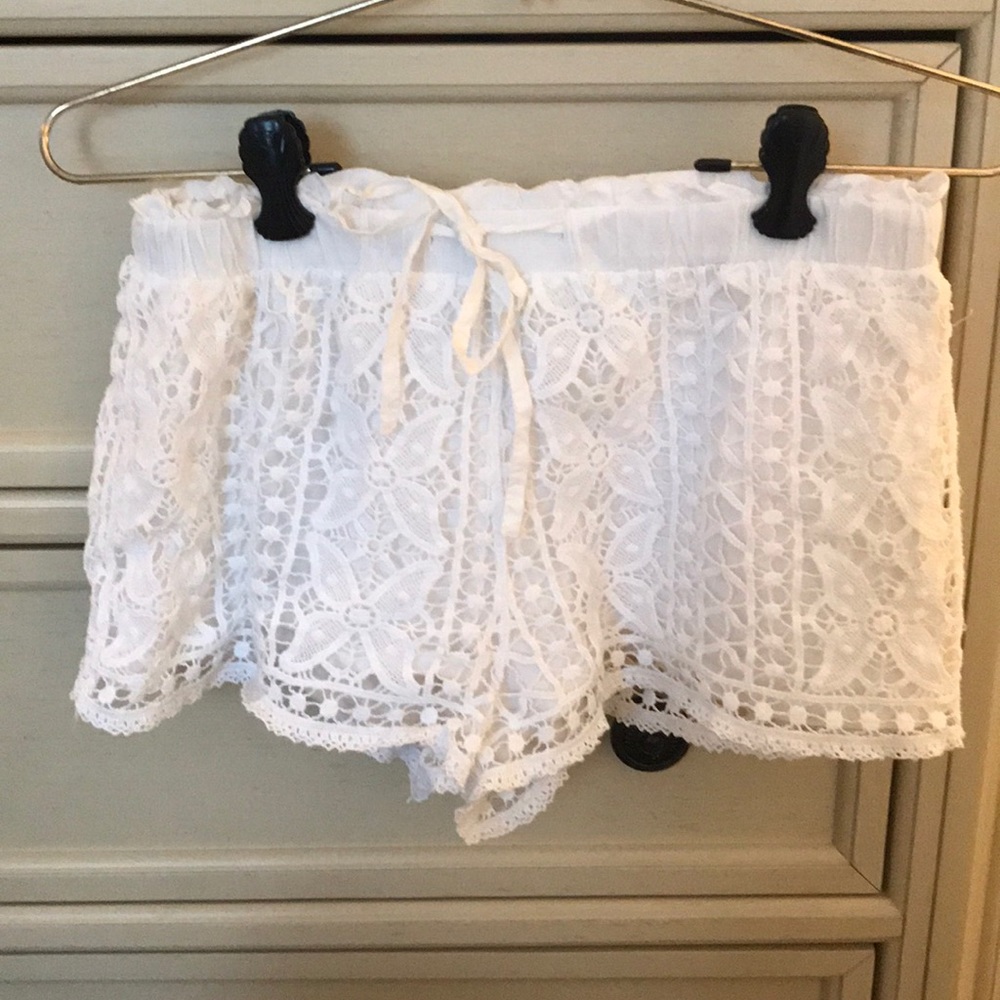 EUC Topshop Petite Lace Shorts - White